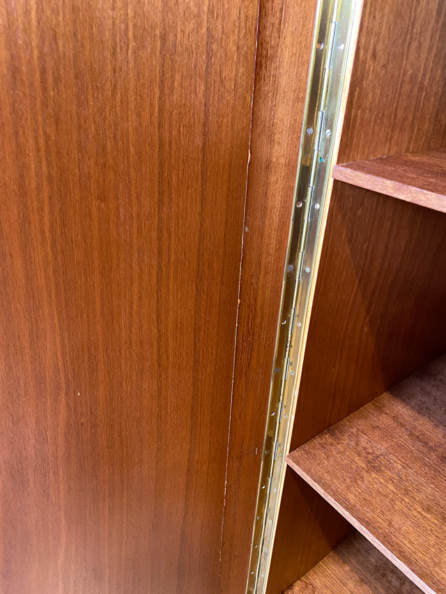 WMK I Besonders schöner und perfekt aufgeteilter großer Mid-Century Kleiderschrank aus vollem Holz in Eiche I Schrank Schlafzimmerschrank Wäscheschrank Wardrobe Vintage 50er Berlin Regensburg Schwerin