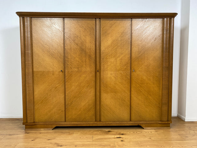 WMK I Besonders schöner und perfekt aufgeteilter großer Mid-Century Kleiderschrank aus vollem Holz in Eiche I Schrank Schlafzimmerschrank Wäscheschrank Wardrobe Vintage 50er Berlin Regensburg Schwerin