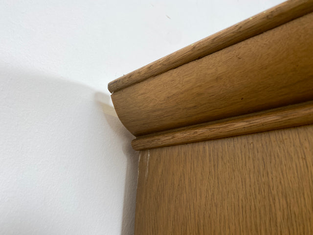 WMK I Besonders schöner und perfekt aufgeteilter großer Mid-Century Kleiderschrank aus vollem Holz in Eiche I Schrank Schlafzimmerschrank Wäscheschrank Wardrobe Vintage 50er Berlin Regensburg Schwerin