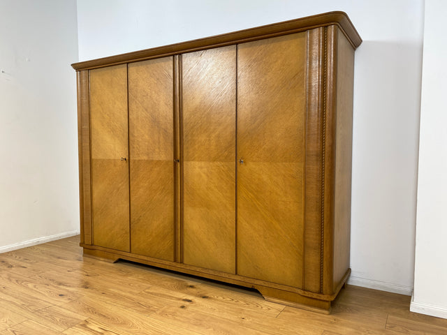 WMK I Besonders schöner und perfekt aufgeteilter großer Mid-Century Kleiderschrank aus vollem Holz in Eiche I Schrank Schlafzimmerschrank Wäscheschrank Wardrobe Vintage 50er Berlin Regensburg Schwerin