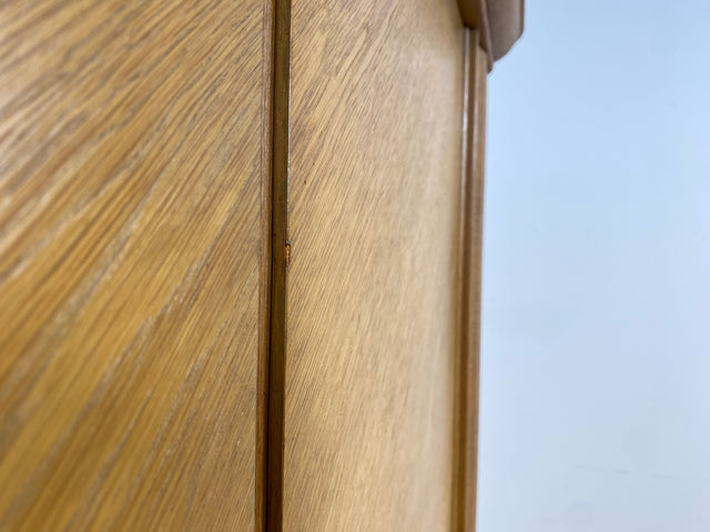 WMK I Besonders schöner und perfekt aufgeteilter großer Mid-Century Kleiderschrank aus vollem Holz in Eiche I Schrank Schlafzimmerschrank Wäscheschrank Wardrobe Vintage 50er Berlin Regensburg Schwerin