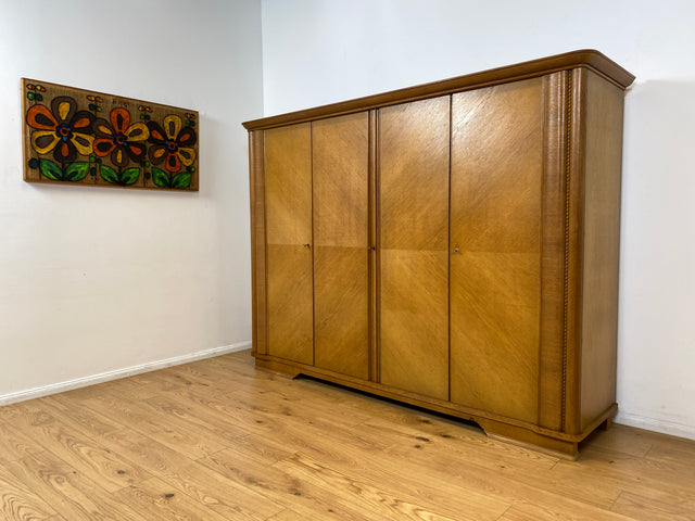 WMK I Besonders schöner und perfekt aufgeteilter großer Mid-Century Kleiderschrank aus vollem Holz in Eiche I Schrank Schlafzimmerschrank Wäscheschrank Wardrobe Vintage 50er Berlin Regensburg Schwerin