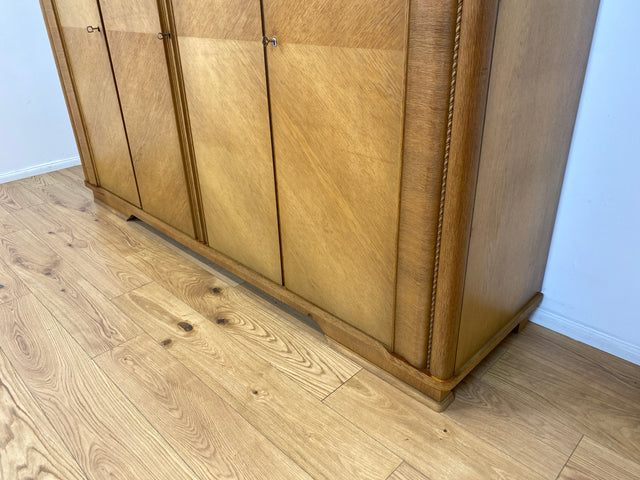 WMK I Besonders schöner und perfekt aufgeteilter großer Mid-Century Kleiderschrank aus vollem Holz in Eiche I Schrank Schlafzimmerschrank Wäscheschrank Wardrobe Vintage 50er Berlin Regensburg Schwerin