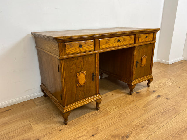 WMK # Besonders schöner und sehr gut erhaltener großer antiker Schreibtisch aus massiver Eiche mit handverzierten Holzapplikationen # Arbeitstisch Bürotisch Sekretär Solid Wood Desk Barock Vintage