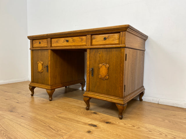 WMK # Besonders schöner und sehr gut erhaltener großer antiker Schreibtisch aus massiver Eiche mit handverzierten Holzapplikationen # Arbeitstisch Bürotisch Sekretär Solid Wood Desk Barock Vintage
