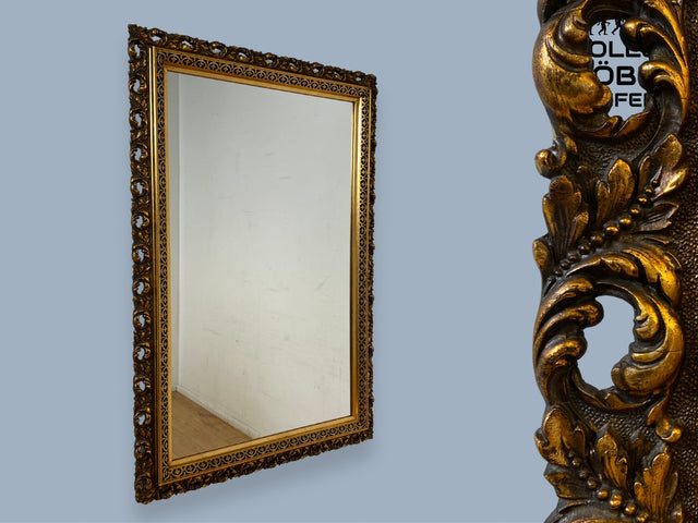 WMK I Pompöser großer goldener 60er Jahre Spiegel im Stile des Barock aus Holz und Akanthus-Ornamenten aus Kunststoff I Wandspiegel Florentiner Goldspiegel Gold Mirror Vintage Berlin Leipzig Hannover