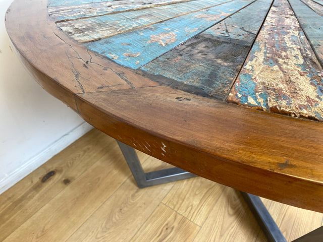 Boatwood by WMK I Einzigartiger großer runder Esstisch I Handgefertigtes Unikat aus altem Bootsholz auf neuem Metallgestell # Tisch Küchentisch Holztisch Dinning Table Bootsholz Treibholz Berlin Köln