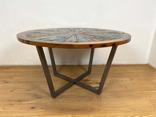 Boatwood by WMK I Einzigartiger großer runder Esstisch I Handgefertigtes Unikat aus altem Bootsholz auf neuem Metallgestell # Tisch Küchentisch Holztisch Dinning Table Bootsholz Treibholz Berlin Köln