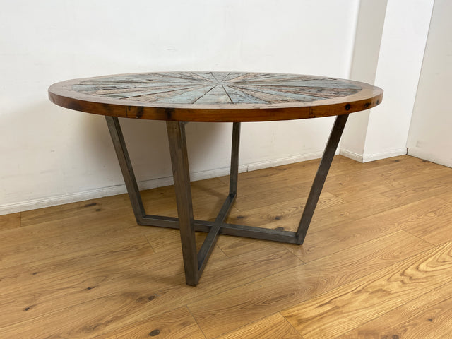 Boatwood by WMK I Einzigartiger großer runder Esstisch I Handgefertigtes Unikat aus altem Bootsholz auf neuem Metallgestell # Tisch Küchentisch Holztisch Dinning Table Bootsholz Treibholz Berlin Köln