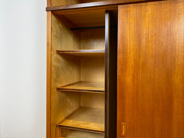 WMK # Hochwertiger & sehr gut erhaltener großer skandinavischer Mid-Century Kleiderschrank mit Schiebetüren, Vollholz in Teak # Schrank Wäscheschrank Schlafzimmerschrank Danish Design Vintage Teakholz