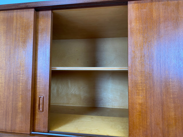 WMK # Hochwertiger & sehr gut erhaltener großer skandinavischer Mid-Century Kleiderschrank mit Schiebetüren, Vollholz in Teak # Schrank Wäscheschrank Schlafzimmerschrank Danish Design Vintage Teakholz