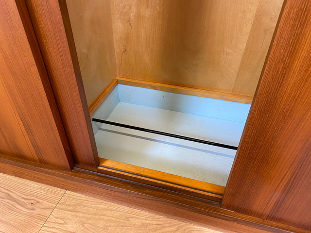 WMK # Hochwertiger & sehr gut erhaltener großer skandinavischer Mid-Century Kleiderschrank mit Schiebetüren, Vollholz in Teak # Schrank Wäscheschrank Schlafzimmerschrank Danish Design Vintage Teakholz