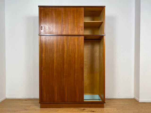 WMK # Hochwertiger & sehr gut erhaltener großer skandinavischer Mid-Century Kleiderschrank mit Schiebetüren, Vollholz in Teak # Schrank Wäscheschrank Schlafzimmerschrank Danish Design Vintage Teakholz