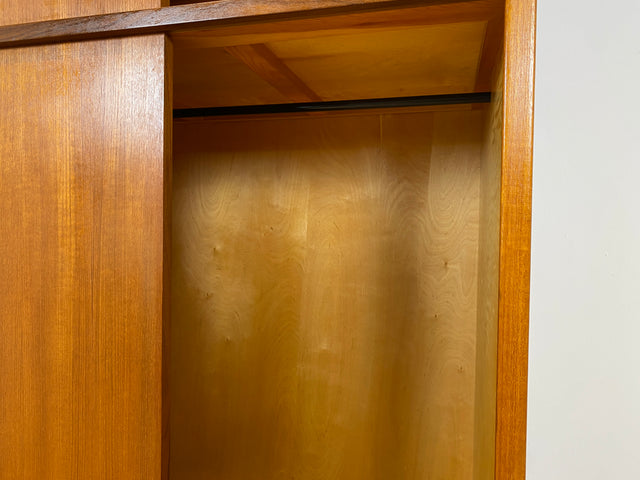 WMK # Hochwertiger & sehr gut erhaltener großer skandinavischer Mid-Century Kleiderschrank mit Schiebetüren, Vollholz in Teak # Schrank Wäscheschrank Schlafzimmerschrank Danish Design Vintage Teakholz