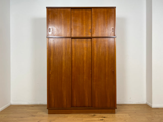 WMK # Hochwertiger & sehr gut erhaltener großer skandinavischer Mid-Century Kleiderschrank mit Schiebetüren, Vollholz in Teak # Schrank Wäscheschrank Schlafzimmerschrank Danish Design Vintage Teakholz