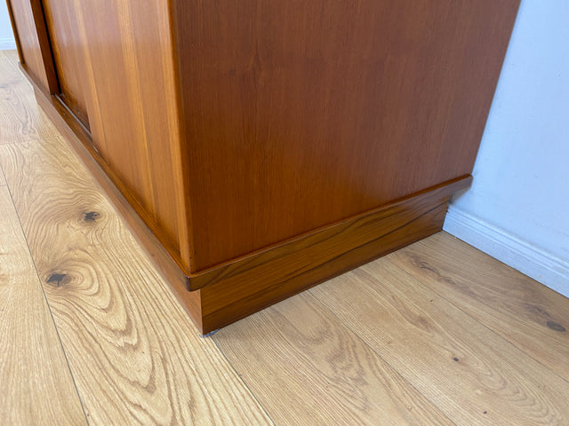 WMK # Hochwertiger & sehr gut erhaltener großer skandinavischer Mid-Century Kleiderschrank mit Schiebetüren, Vollholz in Teak # Schrank Wäscheschrank Schlafzimmerschrank Danish Design Vintage Teakholz