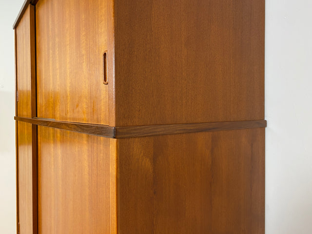 WMK # Hochwertiger & sehr gut erhaltener großer skandinavischer Mid-Century Kleiderschrank mit Schiebetüren, Vollholz in Teak # Schrank Wäscheschrank Schlafzimmerschrank Danish Design Vintage Teakholz