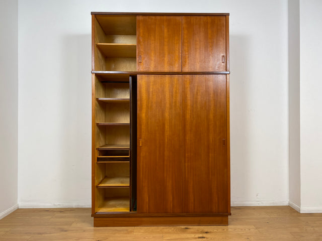 WMK # Hochwertiger & sehr gut erhaltener großer skandinavischer Mid-Century Kleiderschrank mit Schiebetüren, Vollholz in Teak # Schrank Wäscheschrank Schlafzimmerschrank Danish Design Vintage Teakholz