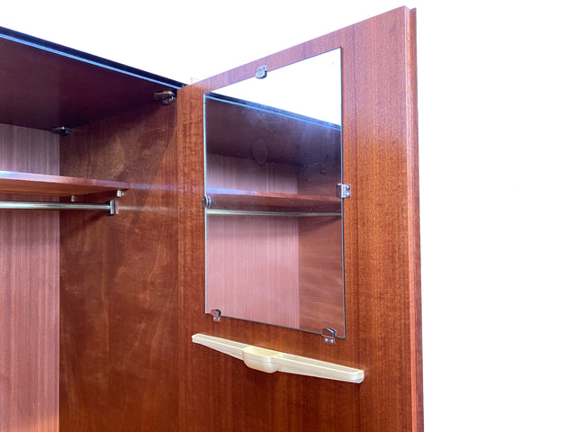 WMK I Endlich Platz! Raumaufhellender großer weißer Mid-Century Kleiderschrank mit Spiegeltüren und Innenspiegel I Schrank Schlafzimmerschrank Wäscheschrank Spiegelschrank Wardrobe Vintage 60er 70er
