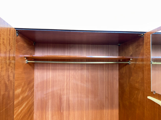 WMK I Endlich Platz! Raumaufhellender großer weißer Mid-Century Kleiderschrank mit Spiegeltüren und Innenspiegel I Schrank Schlafzimmerschrank Wäscheschrank Spiegelschrank Wardrobe Vintage 60er 70er