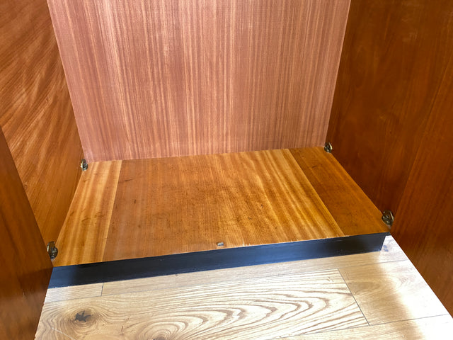 WMK I Endlich Platz! Raumaufhellender großer weißer Mid-Century Kleiderschrank mit Spiegeltüren und Innenspiegel I Schrank Schlafzimmerschrank Wäscheschrank Spiegelschrank Wardrobe Vintage 60er 70er