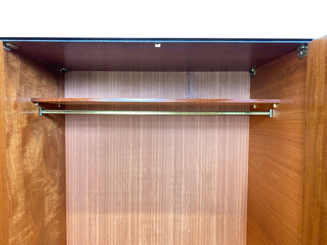 WMK I Endlich Platz! Raumaufhellender großer weißer Mid-Century Kleiderschrank mit Spiegeltüren und Innenspiegel I Schrank Schlafzimmerschrank Wäscheschrank Spiegelschrank Wardrobe Vintage 60er 70er