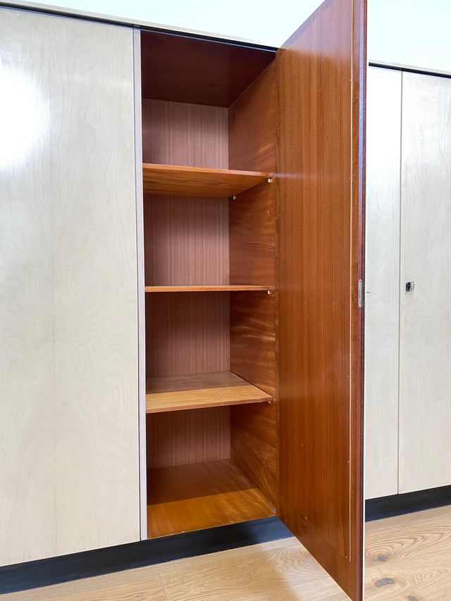 WMK I Endlich Platz! Raumaufhellender großer weißer Mid-Century Kleiderschrank mit Spiegeltüren und Innenspiegel I Schrank Schlafzimmerschrank Wäscheschrank Spiegelschrank Wardrobe Vintage 60er 70er