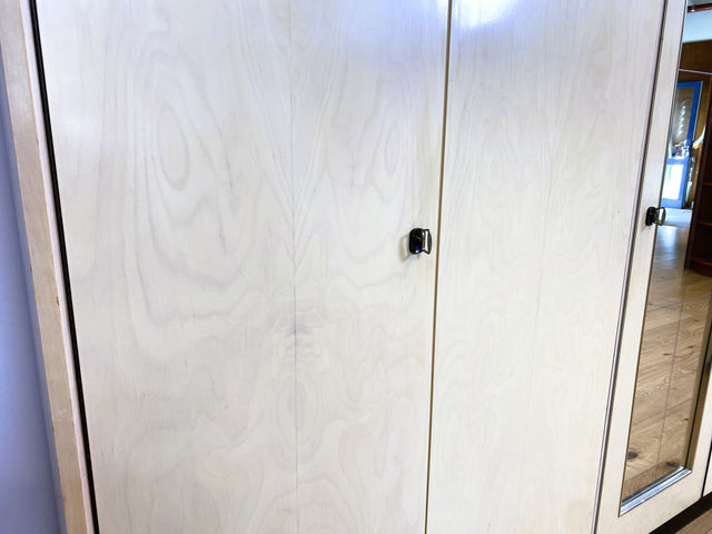 WMK I Endlich Platz! Raumaufhellender großer weißer Mid-Century Kleiderschrank mit Spiegeltüren und Innenspiegel I Schrank Schlafzimmerschrank Wäscheschrank Spiegelschrank Wardrobe Vintage 60er 70er