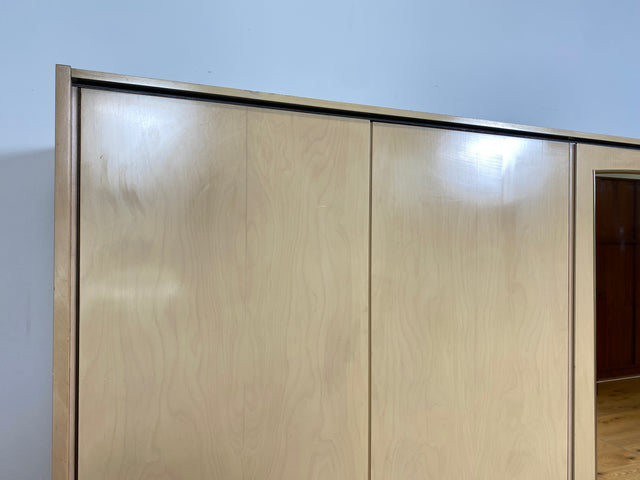 WMK I Endlich Platz! Raumaufhellender großer weißer Mid-Century Kleiderschrank mit Spiegeltüren und Innenspiegel I Schrank Schlafzimmerschrank Wäscheschrank Spiegelschrank Wardrobe Vintage 60er 70er