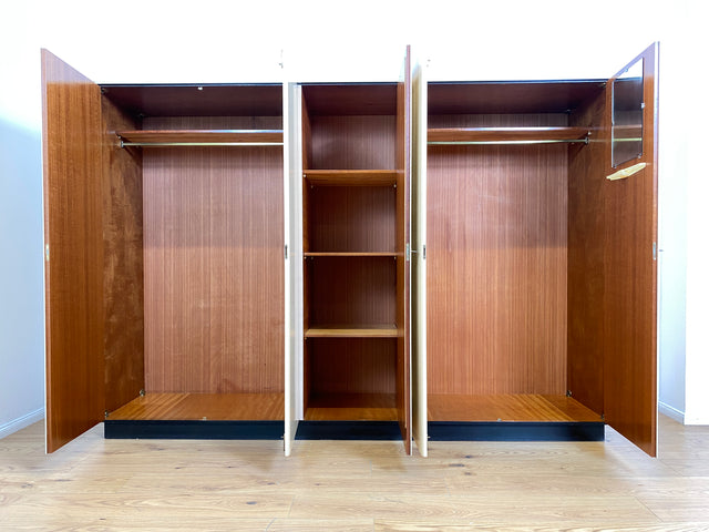 WMK I Endlich Platz! Raumaufhellender großer weißer Mid-Century Kleiderschrank mit Spiegeltüren und Innenspiegel I Schrank Schlafzimmerschrank Wäscheschrank Spiegelschrank Wardrobe Vintage 60er 70er