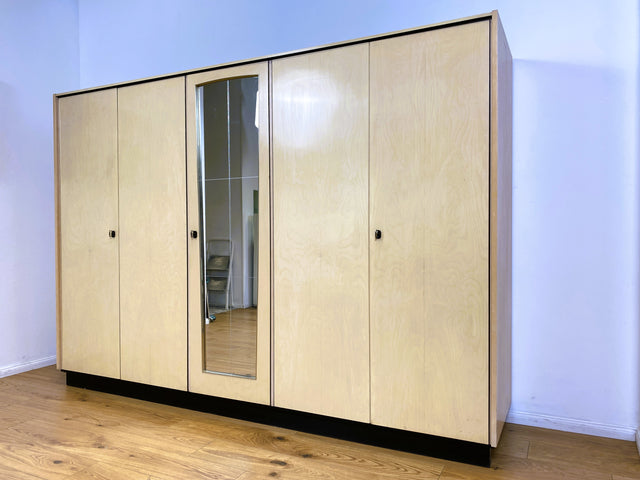WMK I Endlich Platz! Raumaufhellender großer weißer Mid-Century Kleiderschrank mit Spiegeltüren und Innenspiegel I Schrank Schlafzimmerschrank Wäscheschrank Spiegelschrank Wardrobe Vintage 60er 70er