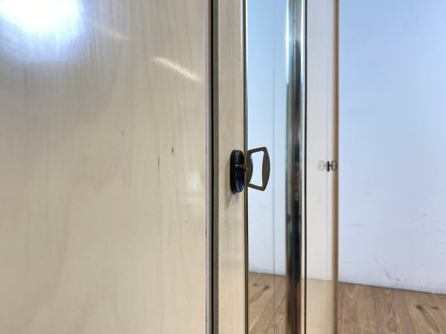 WMK I Endlich Platz! Raumaufhellender großer weißer Mid-Century Kleiderschrank mit Spiegeltüren und Innenspiegel I Schrank Schlafzimmerschrank Wäscheschrank Spiegelschrank Wardrobe Vintage 60er 70er