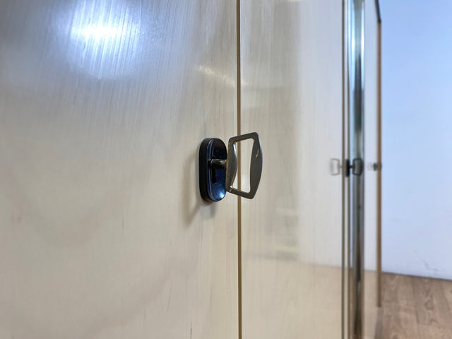WMK I Endlich Platz! Raumaufhellender großer weißer Mid-Century Kleiderschrank mit Spiegeltüren und Innenspiegel I Schrank Schlafzimmerschrank Wäscheschrank Spiegelschrank Wardrobe Vintage 60er 70er