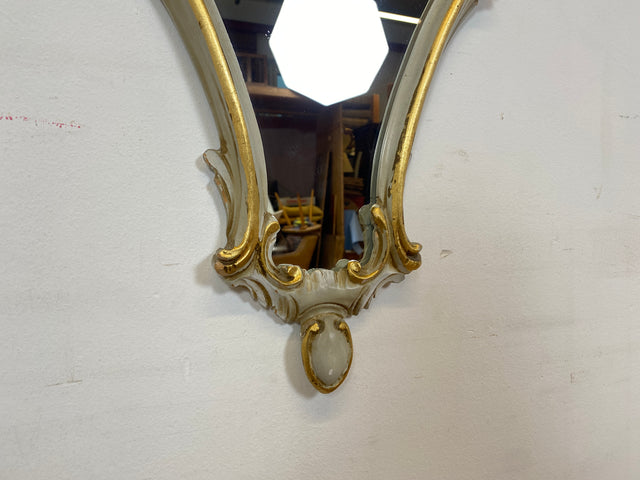 WMK I 1/2 Prunkvoller handbemalter Nachttisch im Rokoko Stil mit Wandspiegel I Italien 1930–50