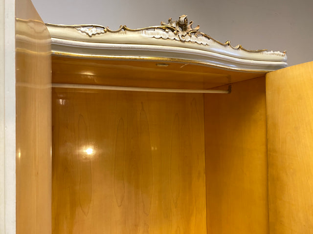 WMK I Das Highlight I Prunkvoller handbemalter und reichverzierter Kleiderschrank im Stile des Rokoko I Italien 1930–1950 I Schrank Schlafzimmerschrank Wardrobe Schlafzimmer Barock Louis-XV Vintage