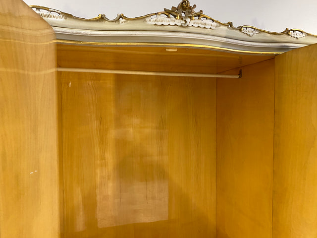 WMK I Das Highlight I Prunkvoller handbemalter und reichverzierter Kleiderschrank im Stile des Rokoko I Italien 1930–1950 I Schrank Schlafzimmerschrank Wardrobe Schlafzimmer Barock Louis-XV Vintage