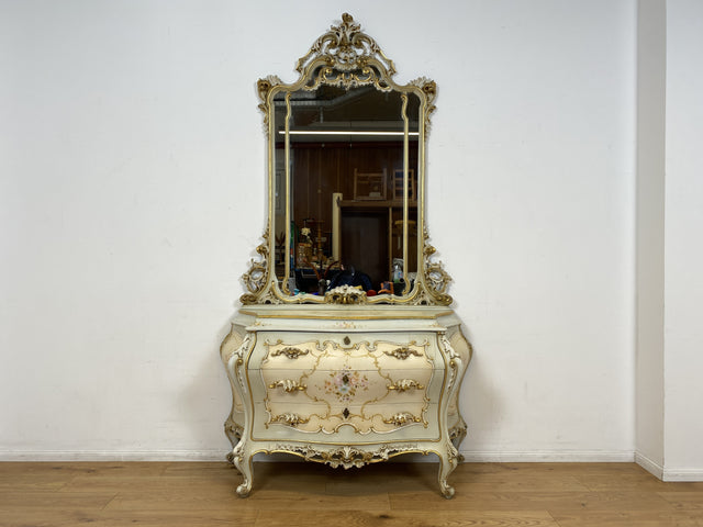 WMK I Das Highlight I Prunkvolle handbemalte und reichverzierte Spiegelkommode im Rokoko Stil I Italien 1930–1950 I Frisierkommode Kommode Schminkkommode Schlafzimmer Spiegel Barock Louis-XV Vintage