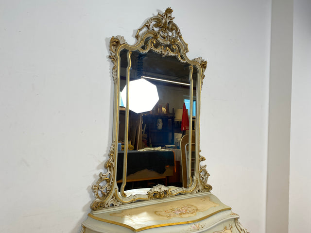 WMK I Das Highlight I Prunkvolle handbemalte und reichverzierte Spiegelkommode im Rokoko Stil I Italien 1930–1950 I Frisierkommode Kommode Schminkkommode Schlafzimmer Spiegel Barock Louis-XV Vintage