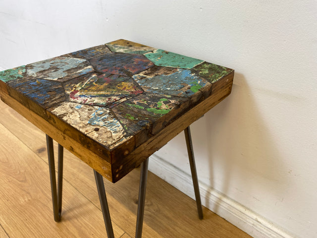 Boatwood by WMK I Einzigartiger handgefertigter Beistelltisch aus altem Bootsholz auf Hairpin Füßen I Couchtisch Ablage Blumentisch Blumenhocker Blumenbank Nachtisch Treibholz I Berlin Leipzig Hamburg