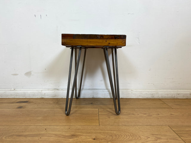 Boatwood by WMK I Einzigartiger handgefertigter Beistelltisch aus altem Bootsholz auf Hairpin Füßen I Couchtisch Ablage Blumentisch Blumenhocker Blumenbank Nachtisch Treibholz I Berlin Leipzig Hamburg