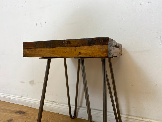 Boatwood by WMK I Einzigartiger handgefertigter Beistelltisch aus altem Bootsholz auf Hairpin Füßen I Couchtisch Ablage Blumentisch Blumenhocker Blumenbank Nachtisch Treibholz I Berlin Leipzig Hamburg