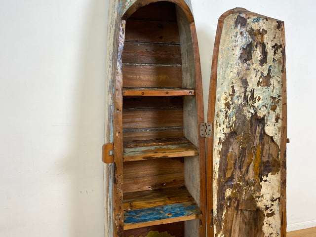 Boatwood by WMK I Einzigartiger handgefertigter Schrank gebaut aus echtem Fischerboot I Highboard Bücherschrank Bücherregal Holzregal Wäscheschrank Kommode Boot Einbaum Rarität Kunstwerk Bootsmöbel