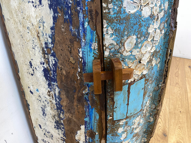 Boatwood by WMK I Einzigartiger handgefertigter Schrank gebaut aus echtem Fischerboot I Highboard Bücherschrank Bücherregal Holzregal Wäscheschrank Kommode Boot Einbaum Rarität Kunstwerk Bootsmöbel