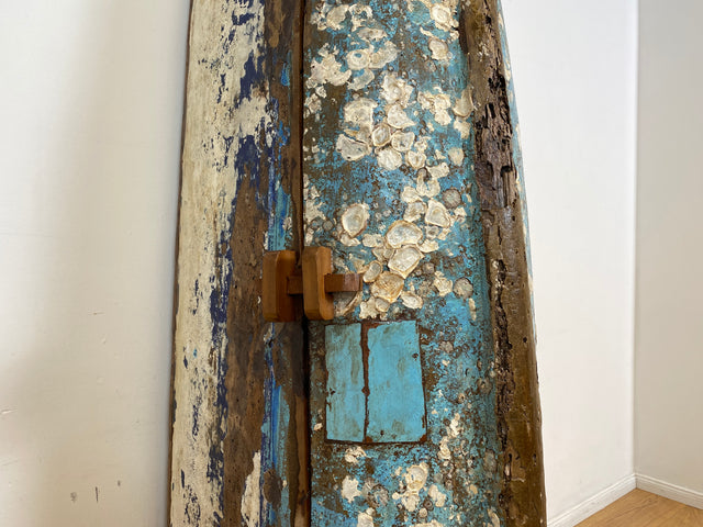 Boatwood by WMK I Einzigartiger handgefertigter Schrank gebaut aus echtem Fischerboot I Highboard Bücherschrank Bücherregal Holzregal Wäscheschrank Kommode Boot Einbaum Rarität Kunstwerk Bootsmöbel