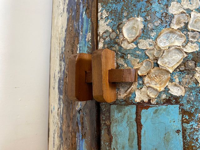 Boatwood by WMK I Einzigartiger handgefertigter Schrank gebaut aus echtem Fischerboot I Highboard Bücherschrank Bücherregal Holzregal Wäscheschrank Kommode Boot Einbaum Rarität Kunstwerk Bootsmöbel