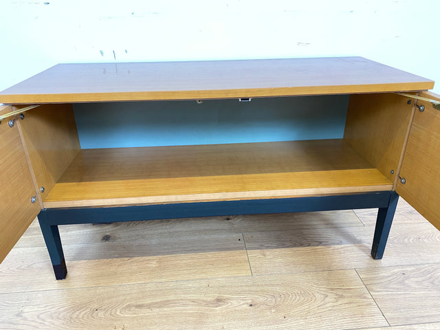 WMK # Minimalistische helle 70er Jahre DDR Kommode mit formschönen Originalgriffen # Lowboard Sideboard Wäschekommode Schuhschrank Schuhkommode TV-Bank TV-Lowboard Vintage Retro Berlin Leipzig Dresden