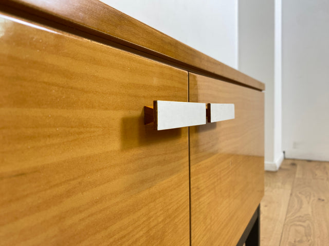 WMK # Minimalistische helle 70er Jahre DDR Kommode mit formschönen Originalgriffen # Lowboard Sideboard Wäschekommode Schuhschrank Schuhkommode TV-Bank TV-Lowboard Vintage Retro Berlin Leipzig Dresden