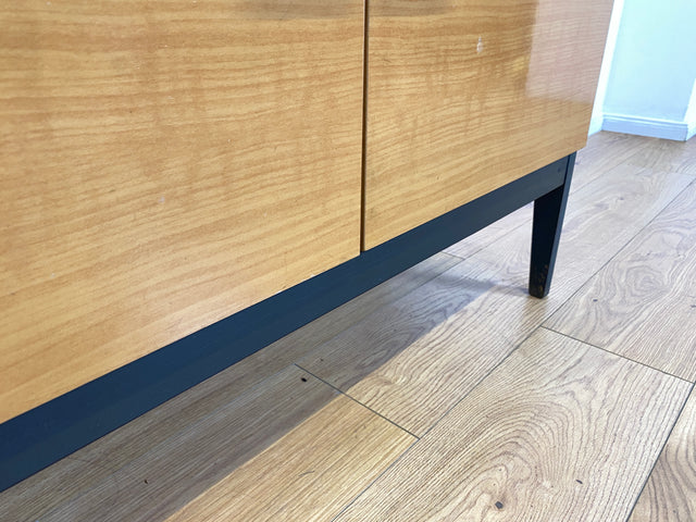 WMK # Minimalistische helle 70er Jahre DDR Kommode mit formschönen Originalgriffen # Lowboard Sideboard Wäschekommode Schuhschrank Schuhkommode TV-Bank TV-Lowboard Vintage Retro Berlin Leipzig Dresden