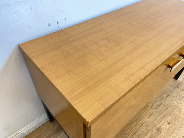 WMK # Minimalistische helle 70er Jahre DDR Kommode mit formschönen Originalgriffen # Lowboard Sideboard Wäschekommode Schuhschrank Schuhkommode TV-Bank TV-Lowboard Vintage Retro Berlin Leipzig Dresden