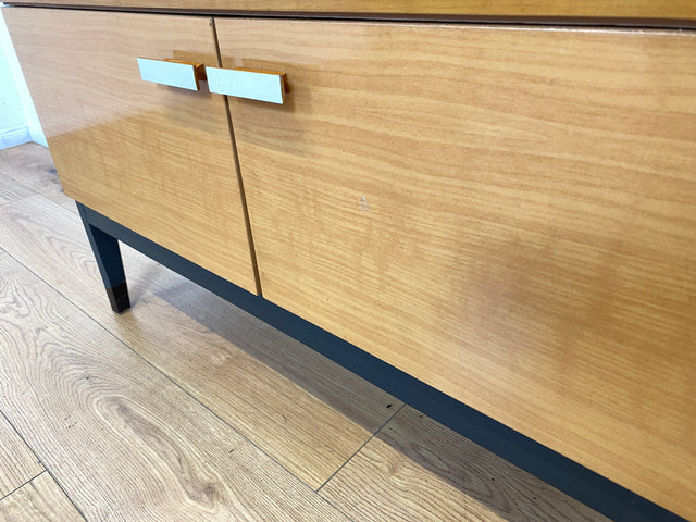 WMK # Minimalistische helle 70er Jahre DDR Kommode mit formschönen Originalgriffen # Lowboard Sideboard Wäschekommode Schuhschrank Schuhkommode TV-Bank TV-Lowboard Vintage Retro Berlin Leipzig Dresden